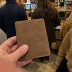 Quick Wallet Tan in hand